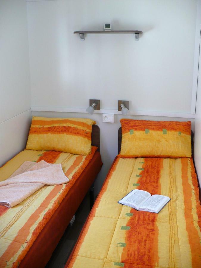 Victoria Mobilehome In Solaris Fkk Naturist Camping Resort Porec Exterior photo